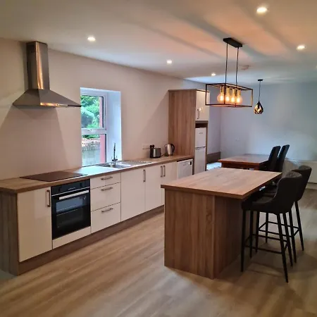 Daire Modern 2 Bedroom With River Views