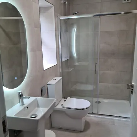 Modern 2 Bedroom With River Views