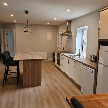 Апартаменты Modern 2 Bedroom With River Views