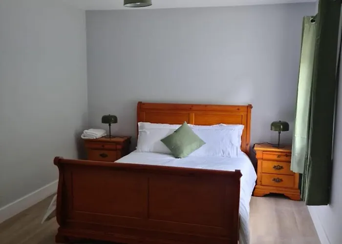 Modern 2 Bedroom With River Views *