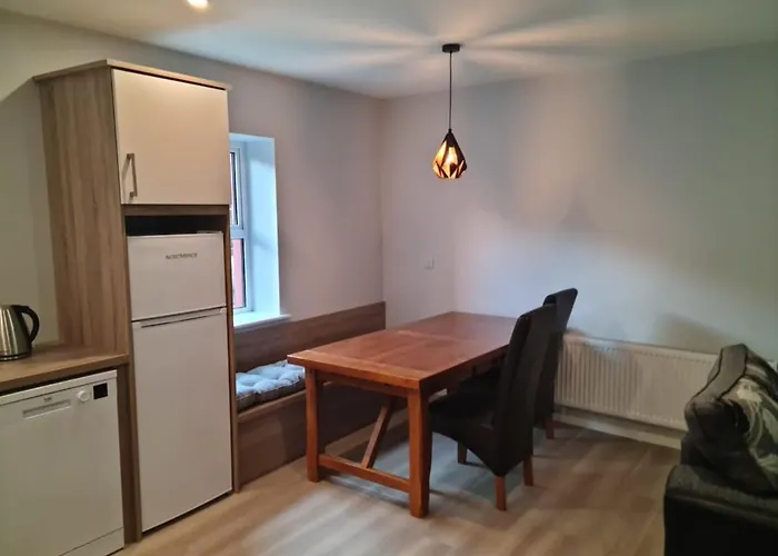 Modern 2 Bedroom With River Views Lägenhet
